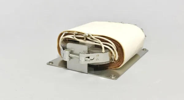 カットコアを使用した薄型トランス